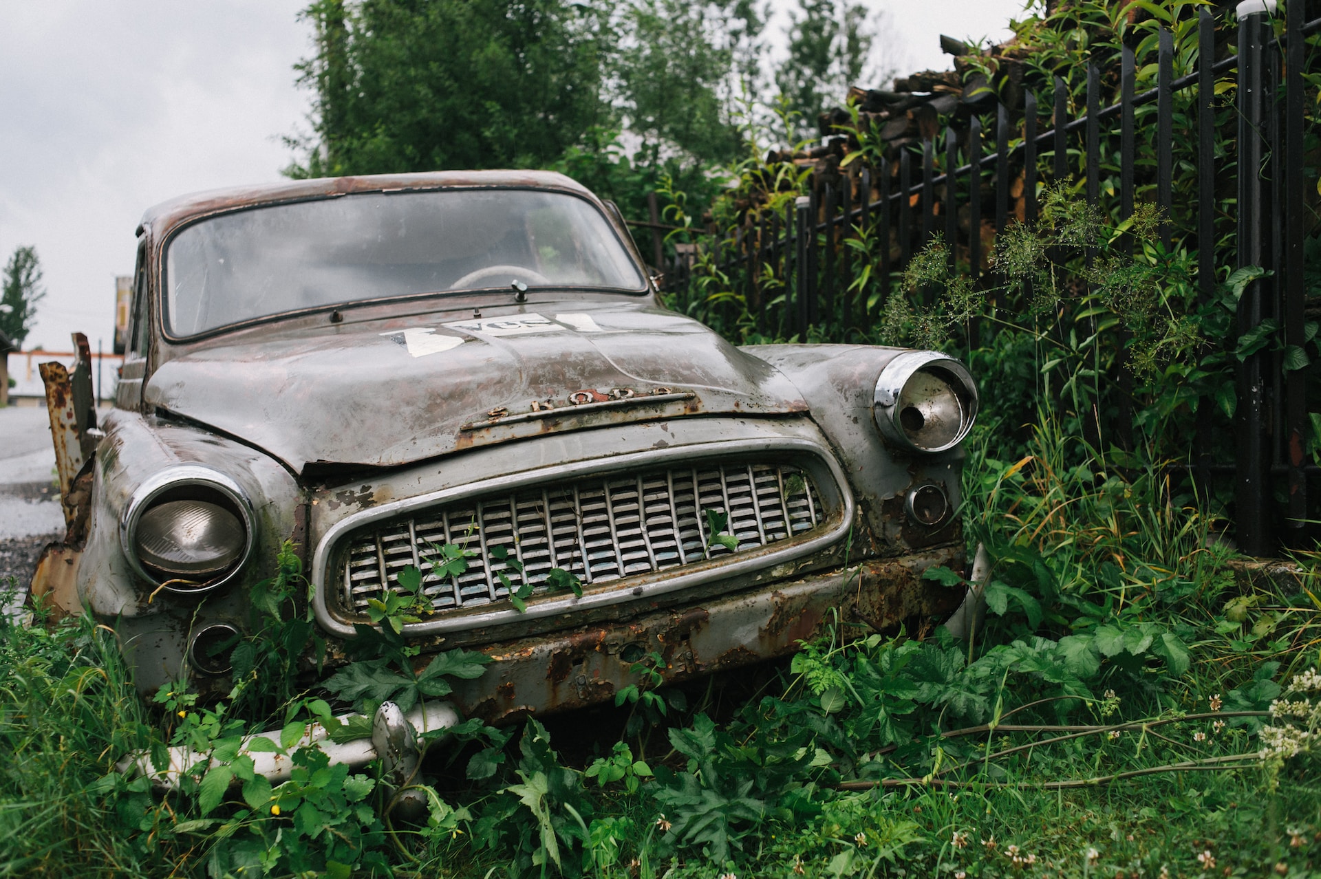 Turn Your Old Car into Quick Cash with Professional Scrap Car Removal Services
